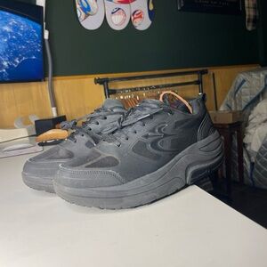 G-Defy Ion athletic shoes in black slip resistant men’s size 9.5